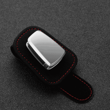 Carregar imagem no visualizador da galeria, Clipe Suporte Para Óculos de Sol Universal para Carro
